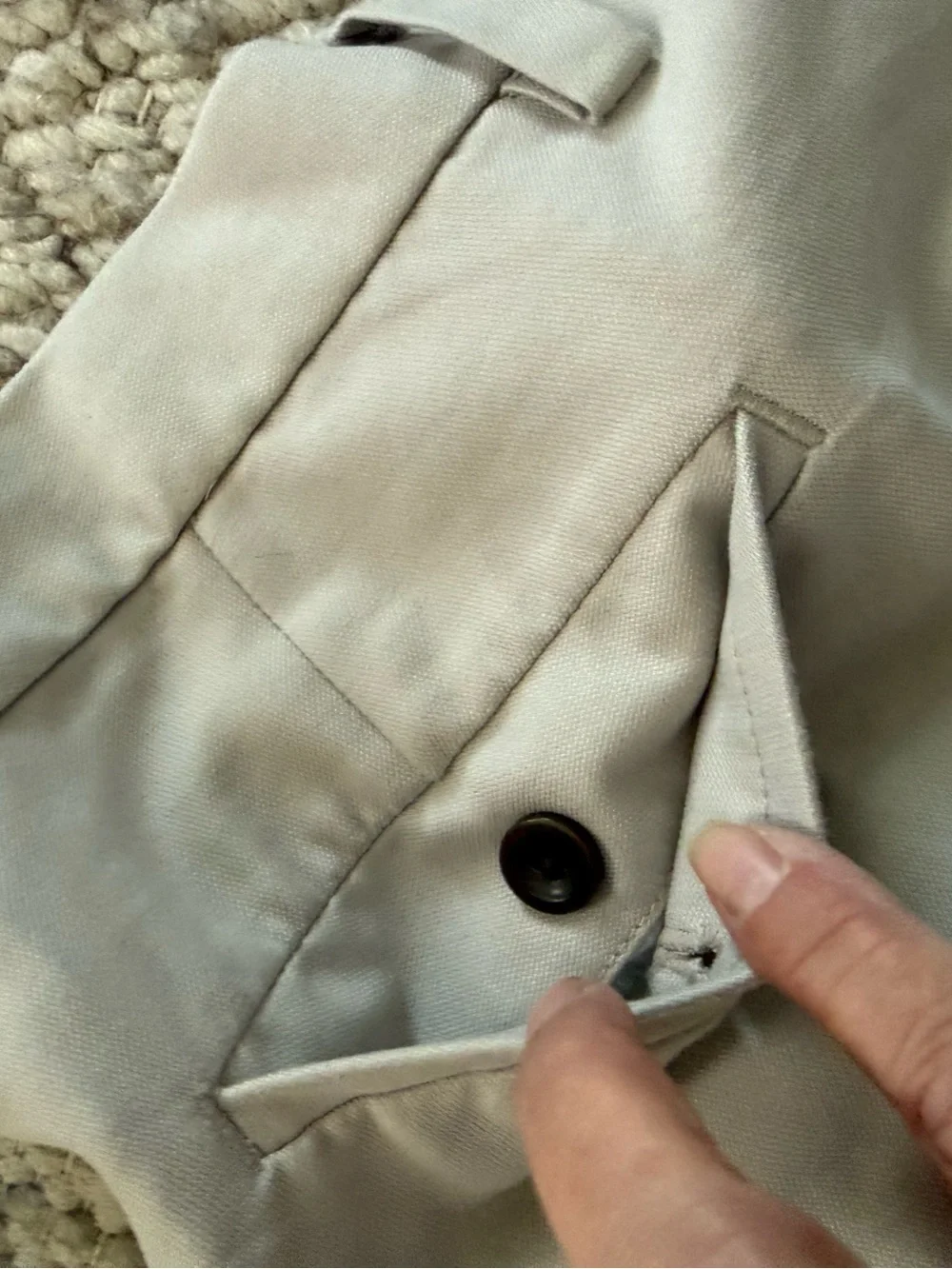 Chaps Men's Flat Front Shorts in Light Tan 42” waist pockets 10 inch inseam